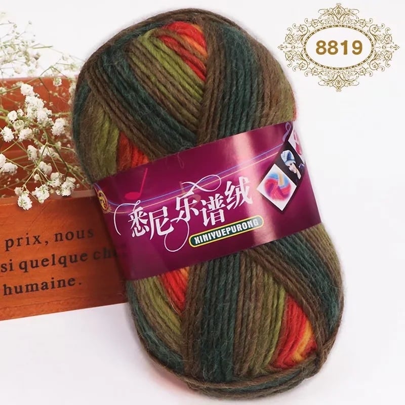 Set tricotat manual: pălărie, fular și eșarfă în model curcubeu cu dungile inspirate de partituri muzicale, din lână groasă pentru copii.