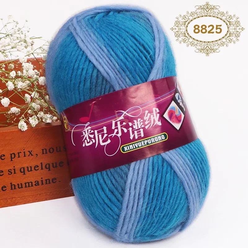 Set tricotat manual: pălărie, fular și eșarfă în model curcubeu cu dungile inspirate de partituri muzicale, din lână groasă pentru copii.