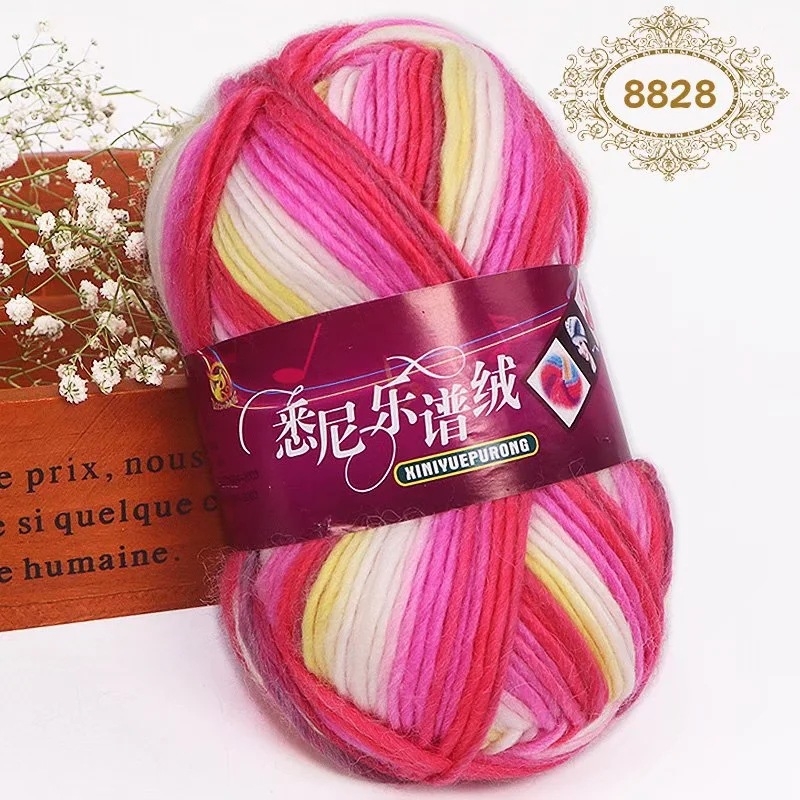 Set tricotat manual: pălărie, fular și eșarfă în model curcubeu cu dungile inspirate de partituri muzicale, din lână groasă pentru copii.