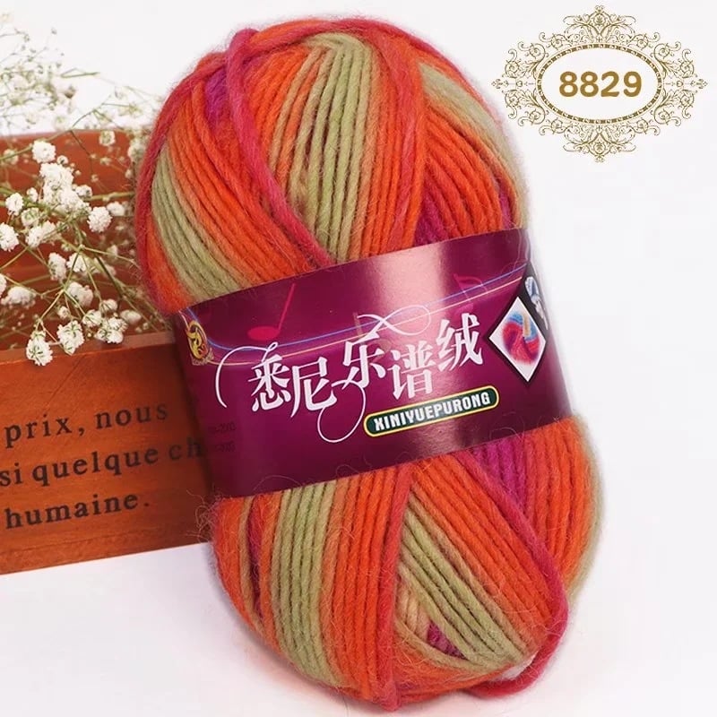 Set tricotat manual: pălărie, fular și eșarfă în model curcubeu cu dungile inspirate de partituri muzicale, din lână groasă pentru copii.