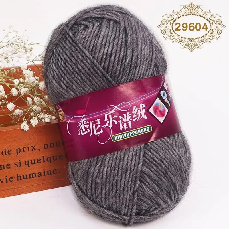 Set tricotat manual: pălărie, fular și eșarfă în model curcubeu cu dungile inspirate de partituri muzicale, din lână groasă pentru copii.