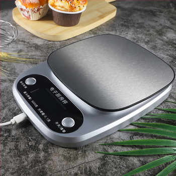 Virtuvės elektroninis svertas K305, 10 kg talpa, korpusas iš nerūdijančio plieno/ABS plastiko/aliuminio, elektroninis matavimas, maitinimas baterijomis (sausai baterijai arba įkraunamai Ličio baterijai).