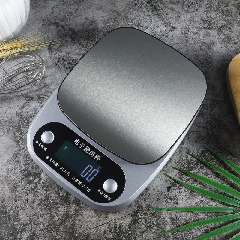 Virtuvės elektroninis svertas K305, 10 kg talpa, korpusas iš nerūdijančio plieno/ABS plastiko/aliuminio, elektroninis matavimas, maitinimas baterijomis (sausai baterijai arba įkraunamai Ličio baterijai).