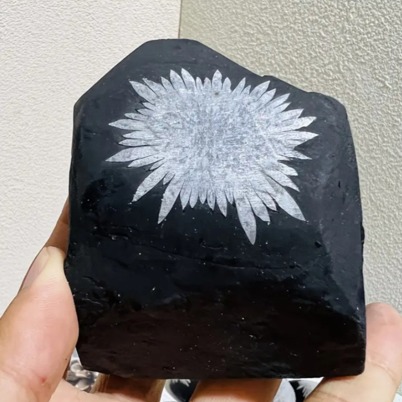 Λίθος Χρυσάνθεμο – κρυστάλλινο ορυκτό δείγμα, γεωμετρικού σχήματος επιτραπέζιο διακοσμητικό, μοντέρνο μινιμαλιστικό στυλ, PP σακούλα συσκευασία, ιδανικό για παιδικά εκπαιδευτικά δώρα