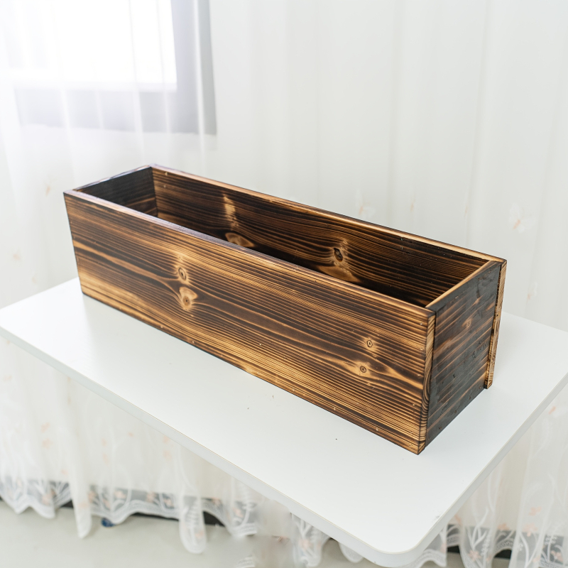 Medinis gėlių vazonas, vėdinantis, atsparus korozijai, tvirtas ir ilgaamžis, skirtas laikyti ant grindų