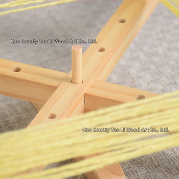 Ξύλινο ράφι για νήματα, περιστρεφόμενο, χειροποίητο, από μασίφ ξύλο, μοντέρνος μινιμαλισμός - Peach & Plum