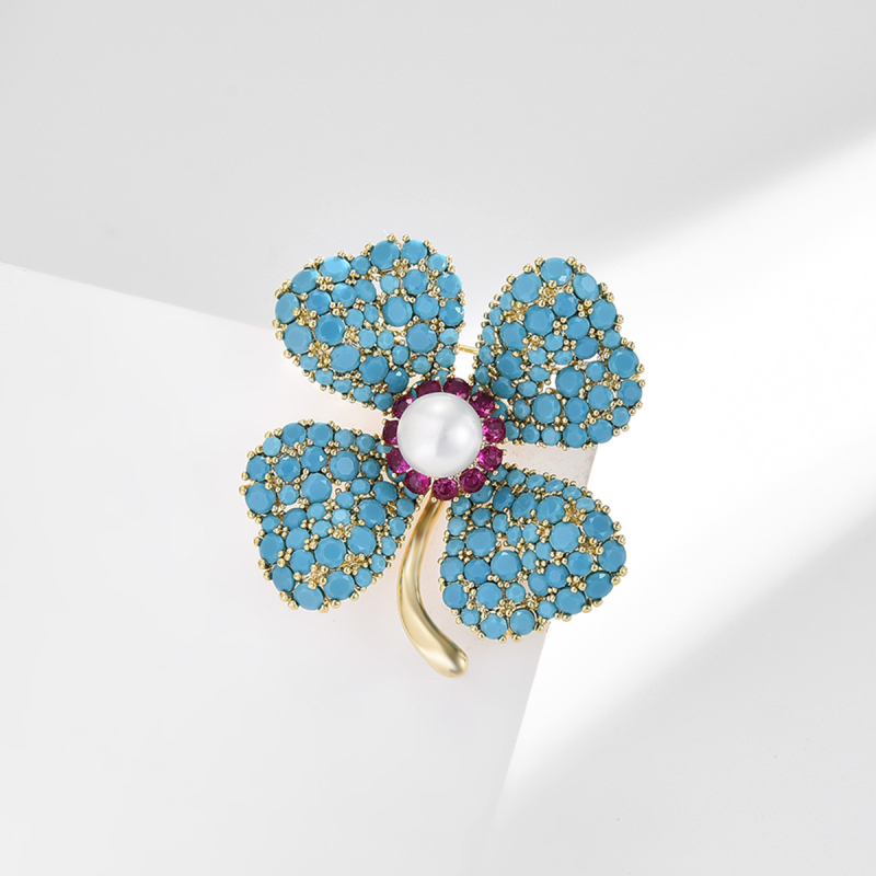 Vario spalvos gėlių formos segė su elektrogalvanizacijos danga, dekoratyvus aksesuaras moterims, mados stilius.