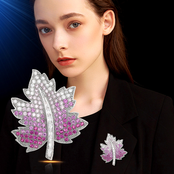 Καρφίτσα σε σχήμα φύλλου από χαλκό, με ηλεκτροπλατιωμένη επίστρωση και διαβαθμισμένους ζιρκόνιους, στυλ προσωπικό.