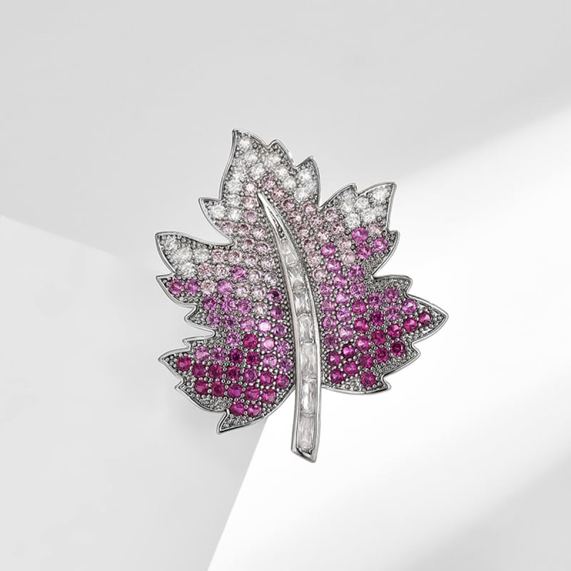 Καρφίτσα σε σχήμα φύλλου από χαλκό, με ηλεκτροπλατιωμένη επίστρωση και διαβαθμισμένους ζιρκόνιους, στυλ προσωπικό.