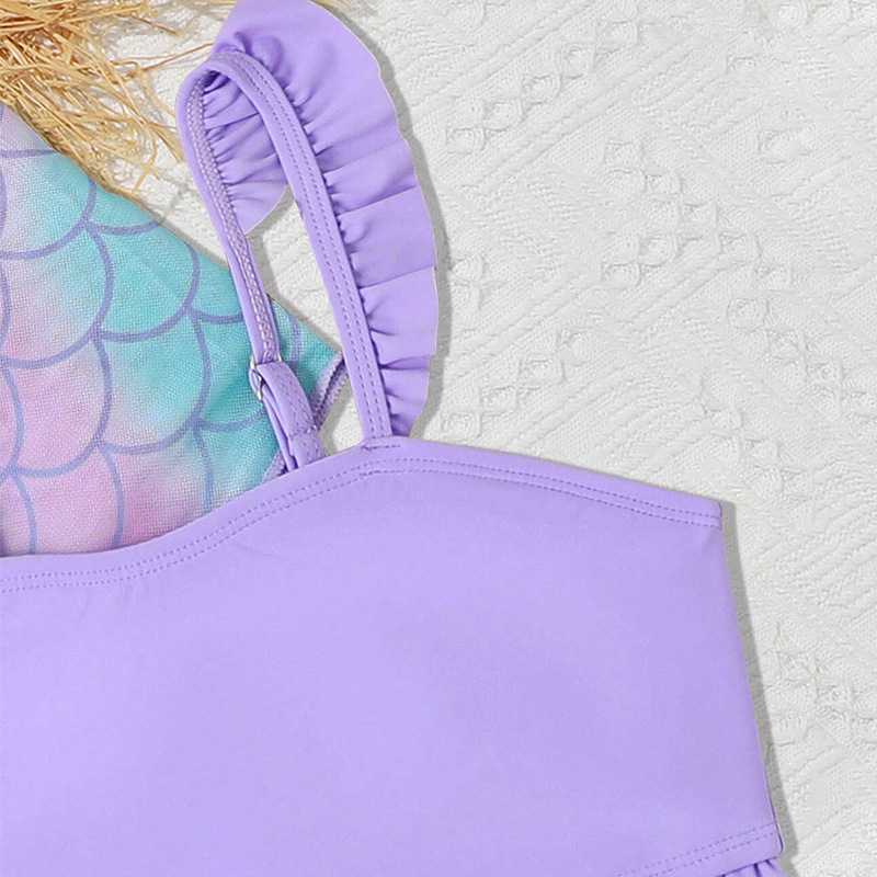 Vaikų tris dalių maudymosi kostiumėlis mergaitėms, su sulaužytų gėlių raštu, 80% poliesterio audinys ir 80% poliesterio pamušalas, tinkamas plaukiojimui ir vandens veiklai.