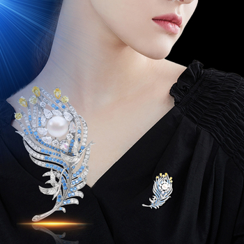 Γυναικεία καρφίτσα με φτερό και μαργαριράκι – μέταλλο, ηλεκτροπλατίωση φινίρισμα, κυκλοφορία χειμώνας 2024, διακοσμητικό αξεσουάρ