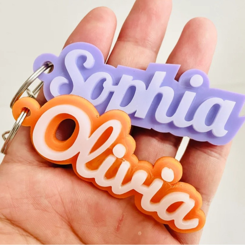 Εξατομικευμένο ακρυλικό μπρελόκ κλειδιών για σακίδιο και τάπερ φαγητού — χαραγμένο όνομα, εκτυπωμένο λογότυπο, μινιμαλιστικό ρετρό στυλ