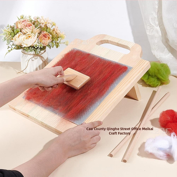 Nešiojamas medinės vilnos pluošto komplektas niansų maišymui, verpimui ir šukavimui – siuvimo mašinos priedai; kūrybingas minimalistinis stilius; galima pritaikyti.