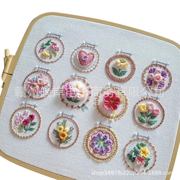 Σετ κεντήματος με πλαίσιο μικρού λουλουδιού; Υλικό: βαμβάκι και λινό; Σχέδιο: λουλούδι; Στυλ: φρέσκο και γλυκό; Τεχνολογία επεξεργασίας: όπως φαίνεται στην εικόνα; Έτος/Σεζόν: Άνοιξη 2025