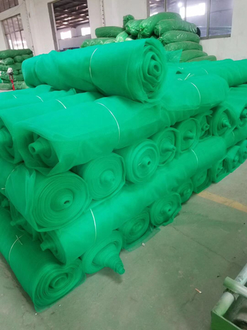 Tankus apsaugos tinklas – dulkių dengimo tinklas; medžiaga: poliesteris-polietilenas; modelis: dulkių dengimo tinklas; funkcija: anglių ir žemės dengimas, želdinimas