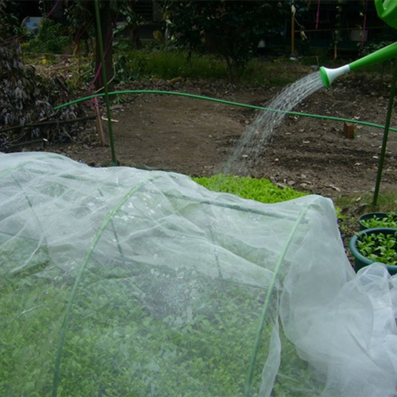 40-mrežna zaštitna mreža od polietilenena za plastenik i kućnu njegu vrta; štiti usjeve od štetnika i bolesti.