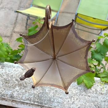 Fém madáretető geometriai alakú, függő dekoráció a kertbe