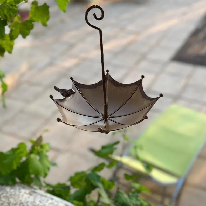 Fém madáretető geometriai alakú, függő dekoráció a kertbe