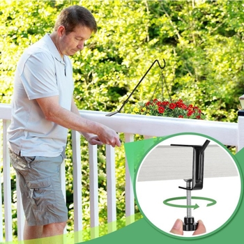 Terasos paukščių lesyklos kabliukas – reguliuojamas, tvirtas, su atjungiamu kabliu ir sriegine lazdele