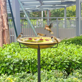 Fém madáretető és madárfürdő – geometriai forma, otthonra és kertbe, paraszti stílus