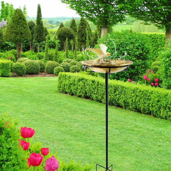 Fém madáretető és madárfürdő – geometriai forma, otthonra és kertbe, paraszti stílus