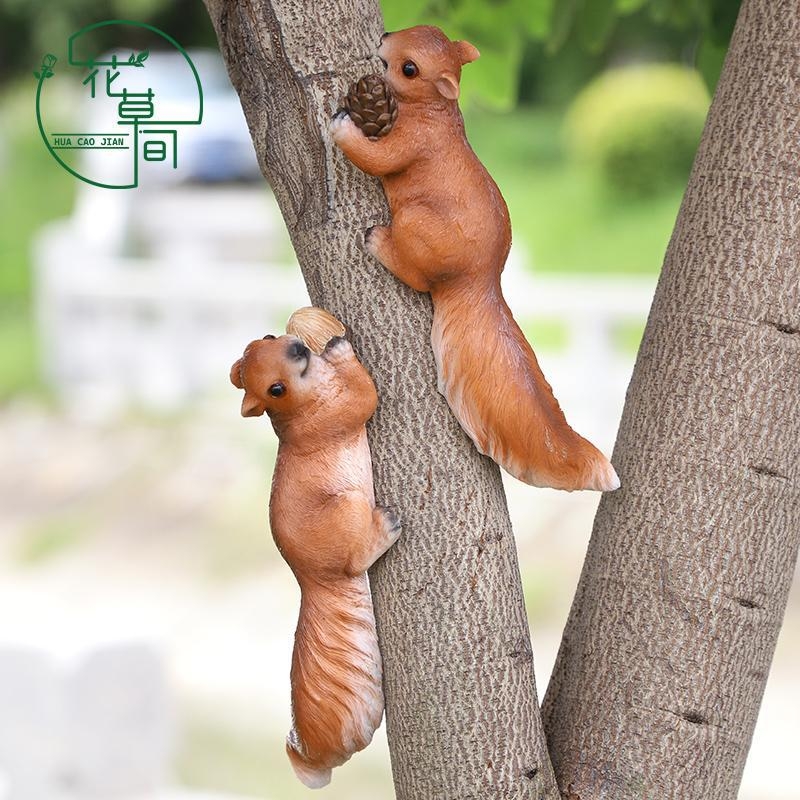 Imitirirana vjeverica vrtna ukras — smola, country stil, ručno oslikano