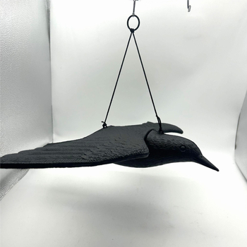 Műanyag öntött varjú dekoratív figura