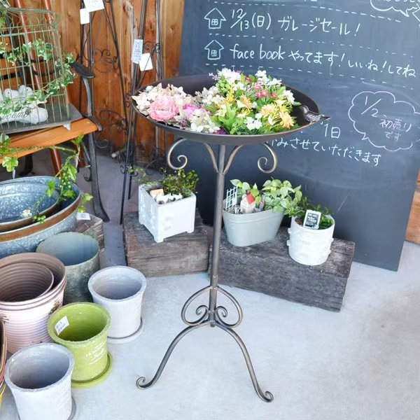 Madár etető- és itatótál leválasztható dizájnnal, vas anyag, pastoral stílus, karton csomagolás