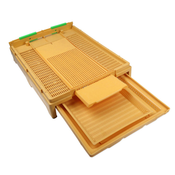 Πλαστική βάση κυψέλης μελισσοκομίας – Mustyson, πλαστικό, βάρος 3 kg, συμβατή με κοινές κυψέλες, κτηνοτροφία