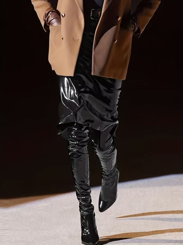 PU bőrhöz hasonló szoknya, közepes hosszúságú, egyszínű, mikro-elasztikus, szövet összetétele: 70% poliészter, 25% PU, 5% elasztán