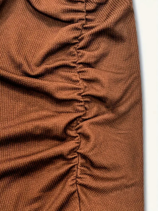 Undinės siluetas, plisė, aukšta juosta, midi ilgio sijonas, poliesterio pluoštas su mikroelastika, patchwork dizainas