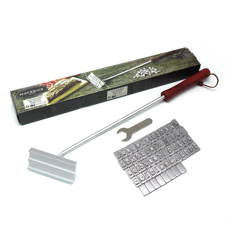 Set alata za roštilj s dugom drškom i otiskom slova