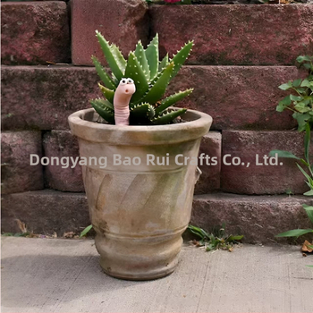 Διακοσμητικό έντομο από ρητίνη για γλάστρες — γεωμετρικό σχήμα, παραδοσιακό στυλ, μοντέλο εντόμου