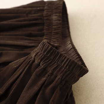 Φούστα σφιχτή σε midi μήκος, ψηλή μέση, ύφασμα από ακρυλικό νήμα, μονόχρωμη, αστικός στυλ, χειμώνας 2023