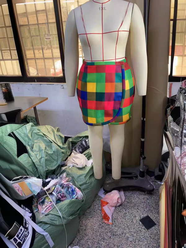 A-linijska suknja od poliestera s kariranim uzorkom, podstavljena - ljeto 2024