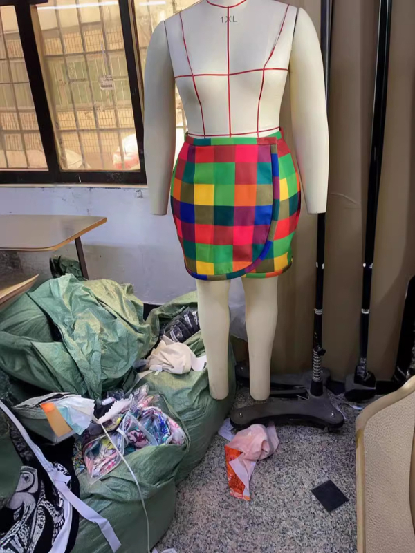 A-linijska suknja od poliestera s kariranim uzorkom, podstavljena - ljeto 2024