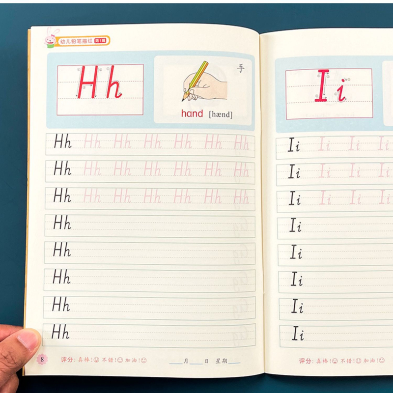 Angol betűk tracing könyv gyerekeknek: 26 betű (nagy- és kisbetűk), óvodásoknak kezdőknek; anyag: papír; alkalmas gyenge oldószerű tintára