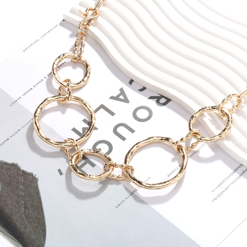 Body chain geometriai körökkel és retró stílussal (Fém; csat anyaga: ötvözet; zárás: snap gomb; szélesség: vast stílus >4 cm; elektropolírozás)