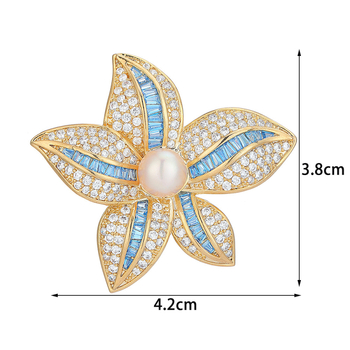 Медна звезда брошка със цирконови вставки и акцент от пресноводни перли
