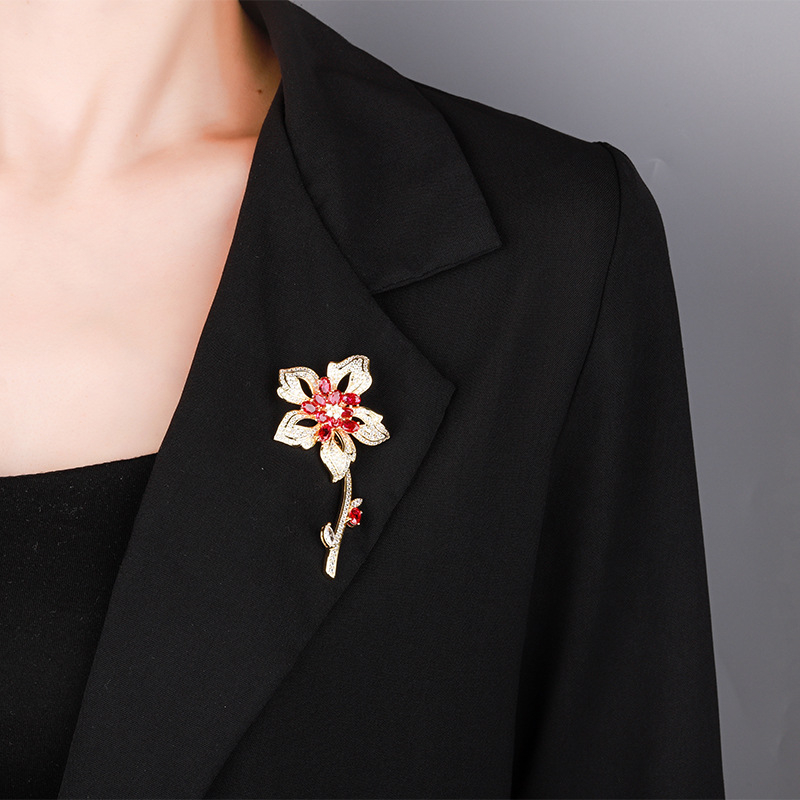 Καρφίτσα σε σχήμα λουλουδιού από χαλκό για γυναίκες, φθινόπωρο 2024, ηλεκτροπλατιωμένο αξεσουάρ μόδας