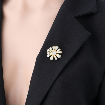 Слънчогледова медна брошка с цирконова вложка, микро паве — женски стил, серия Принцеса