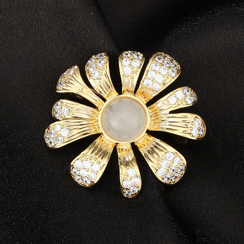 Слънчогледова медна брошка с цирконова вложка, микро паве — женски стил, серия Принцеса