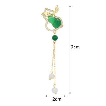 Брошка с флорална форма, база от мед, зирконови вграждания, бели кристали, диамантено поставена.