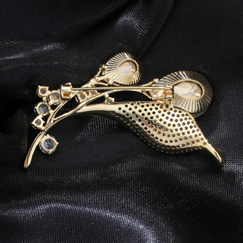 Брошка – цвете, меден корпус, циркон, диамантено инкрустиране, серия Принцес