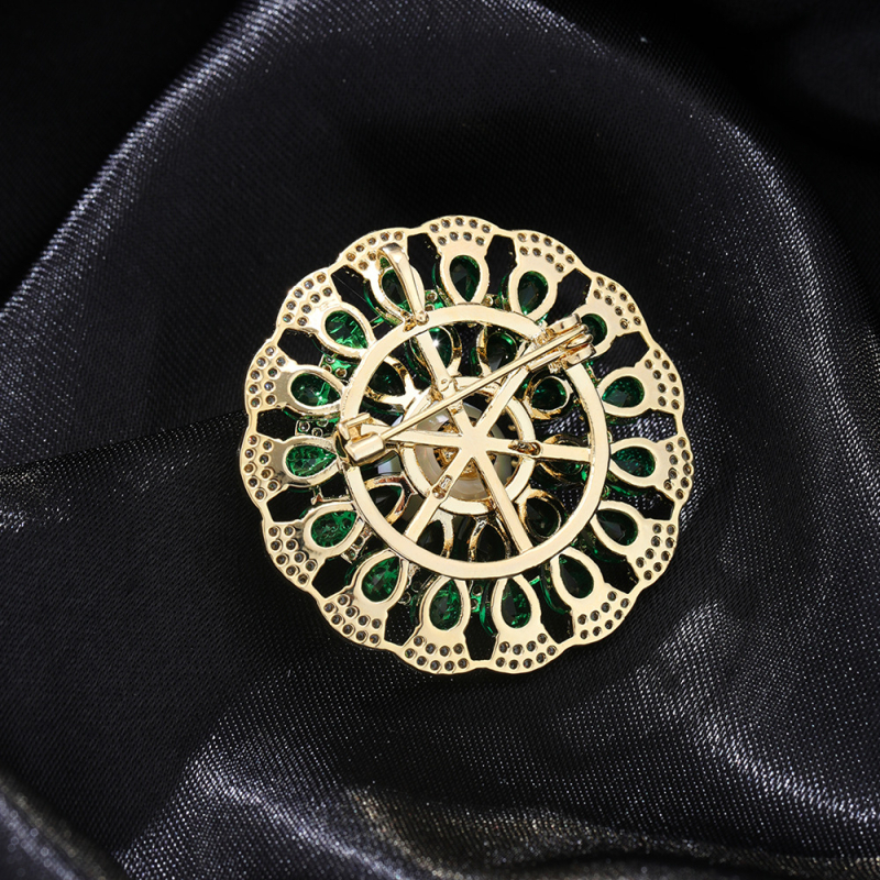 Sagė saulėgrąžos formos, varis, cirkonas, deimantų įdėtas