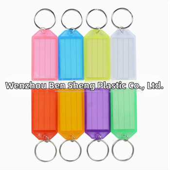 Κλειδοθήκη με διπλό γυριστό δαχτυλίδι και πλαστική ετικέτα αποσκευών