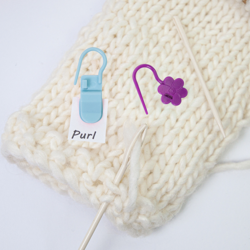 Kötéshez és horgoláshoz használható jelzőkészlet számlálóval, kézi varrótűkkel és nyitott tűkkel