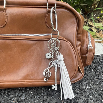 Κρεμαστό τσάντας με φούντα και μοτίβο μουσικής νότας, σχεδιασμένο με έμπνευση από τον ωκεανό (Υλικό: κράμα; Στυλ: INS στυλ, κρεμαστό για τσάντα; Λανσάρισμα: Άνοιξη 2025; Κατηγοριοποίηση στυλ: προσωπική τάση)