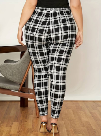 Női cropped leggings kockás mintával, magas derekú övvel, poliészter 95%+, ősz 2024.