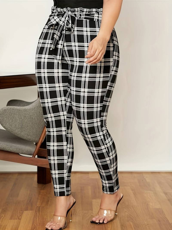 Női cropped leggings kockás mintával, magas derekú övvel, poliészter 95%+, ősz 2024.